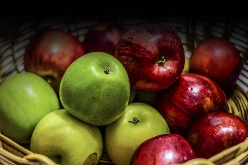 apples, green and red, food-3857033.jpg